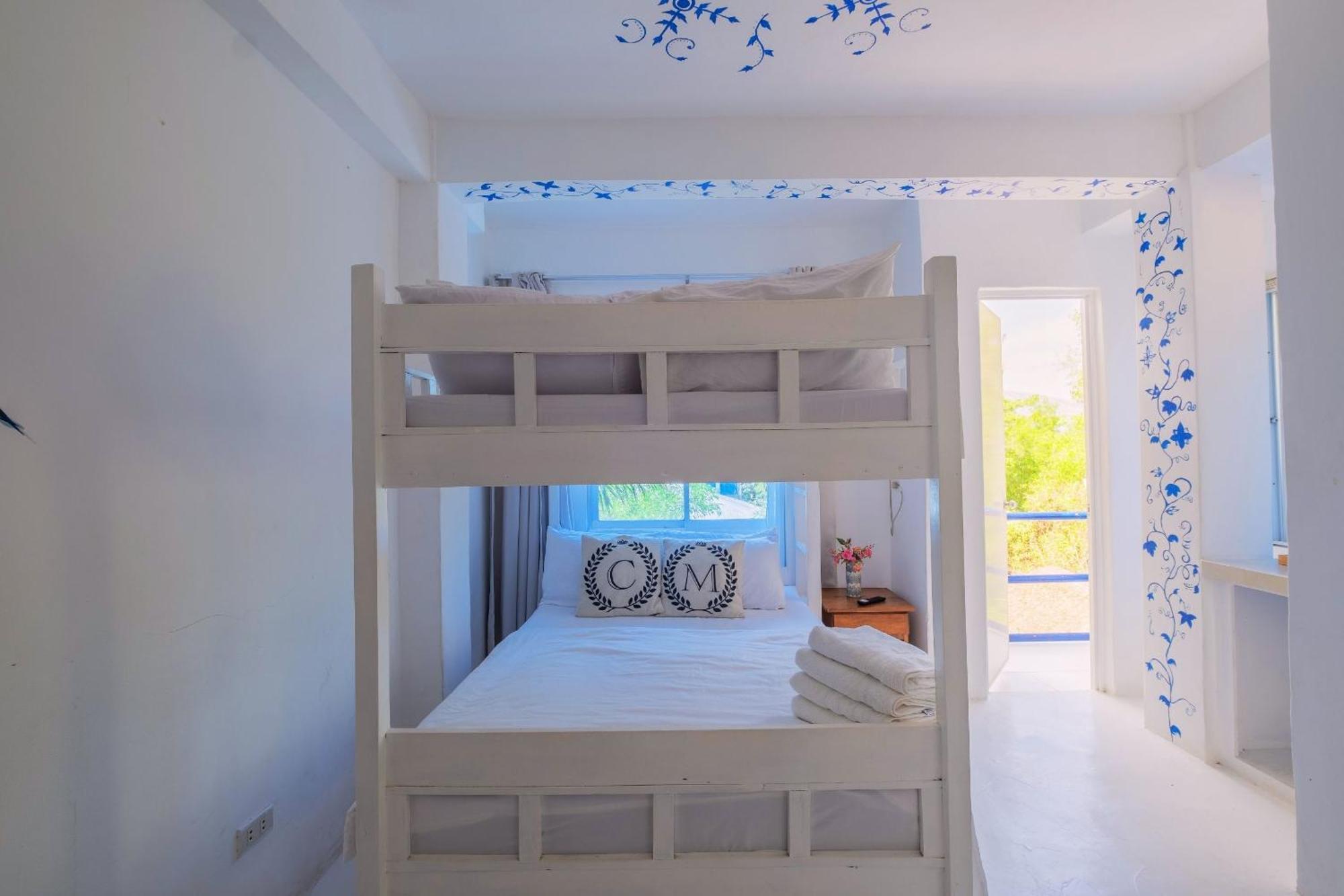 Cabangan Club Monet Beachfront Resort By Cocotel חדר תמונה